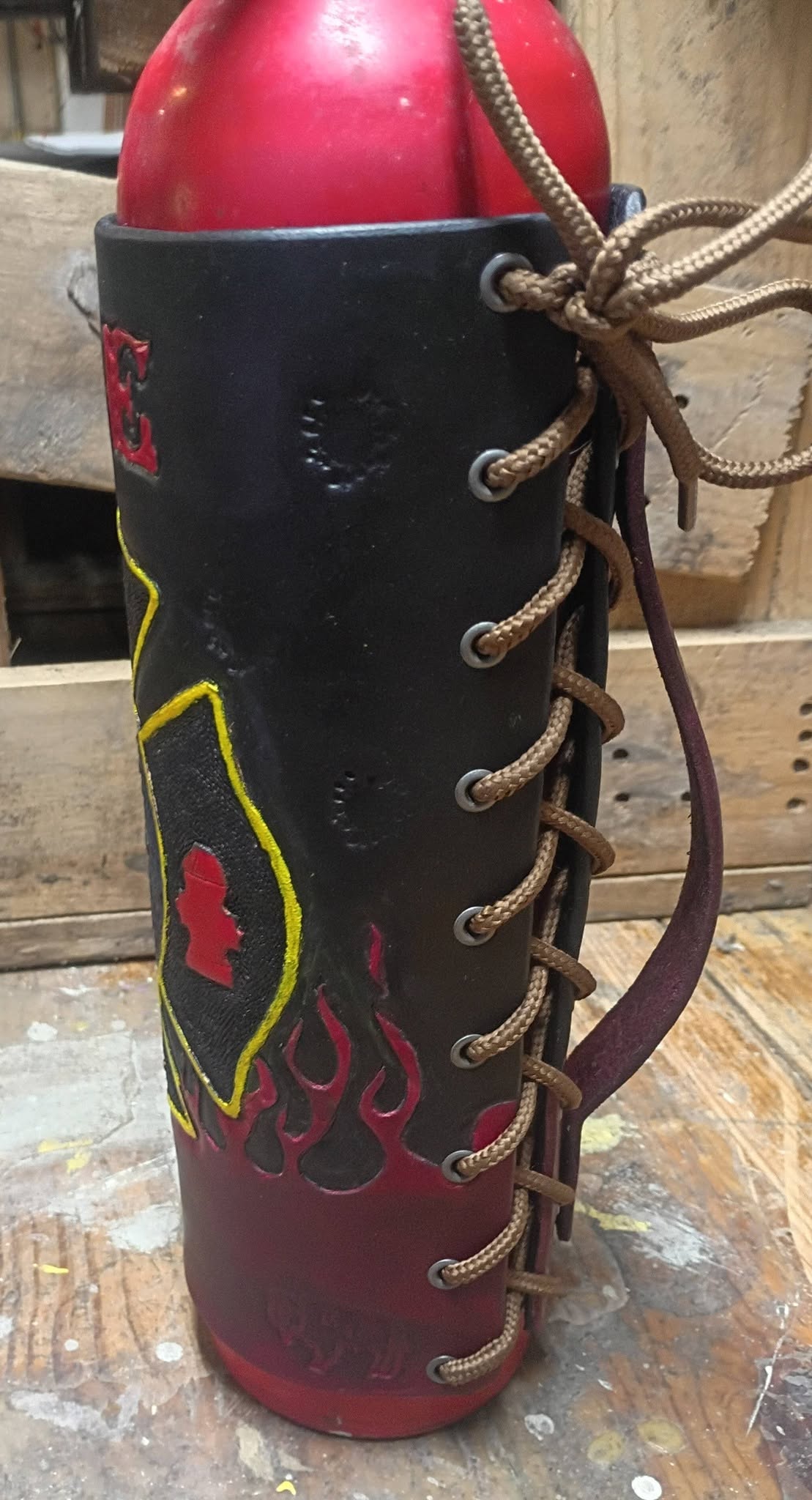 Leather Fire Extinguisher Decorative Wrap with a Handle