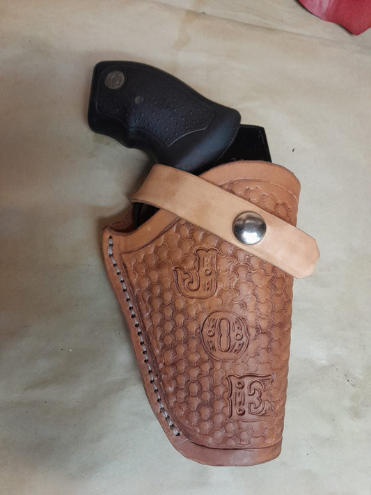 Hammerless .38 Special Snub-nose Pistol Holster Handmade for right handed. Freehand engraved, with heavy duty clip mount.