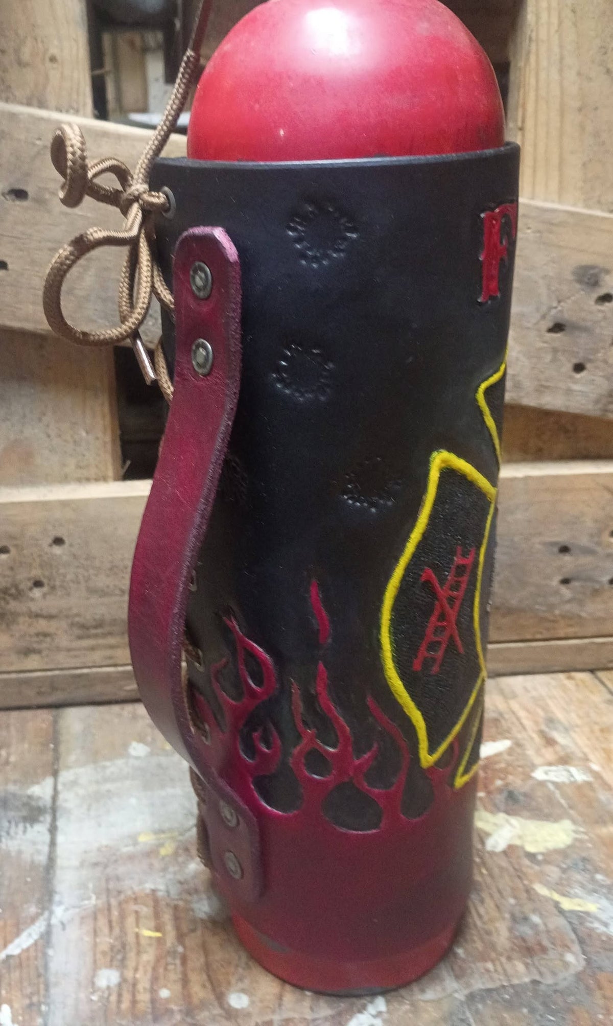Leather Fire Extinguisher Decorative Wrap with a Handle