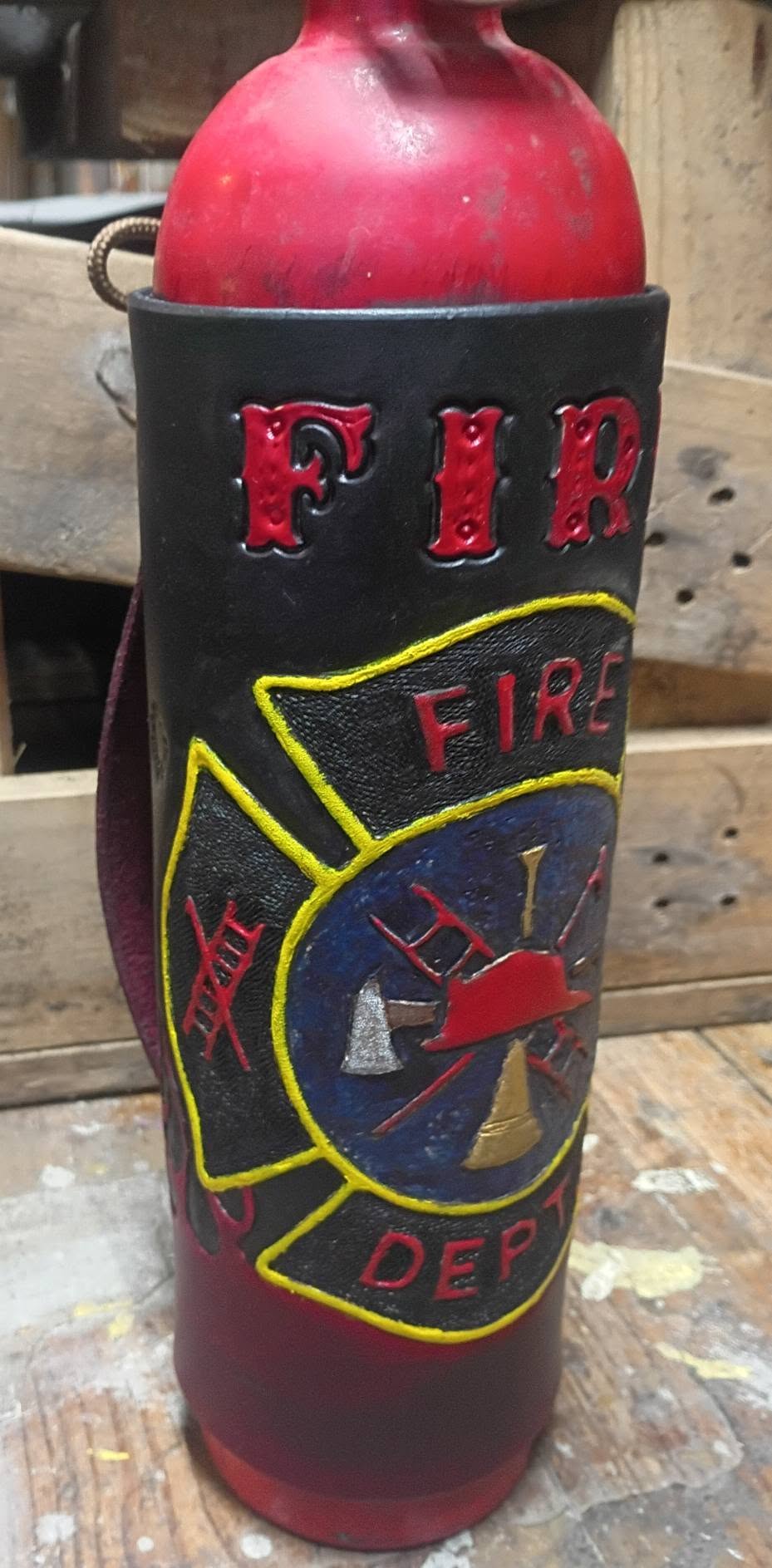 Leather Fire Extinguisher Decorative Wrap with a Handle