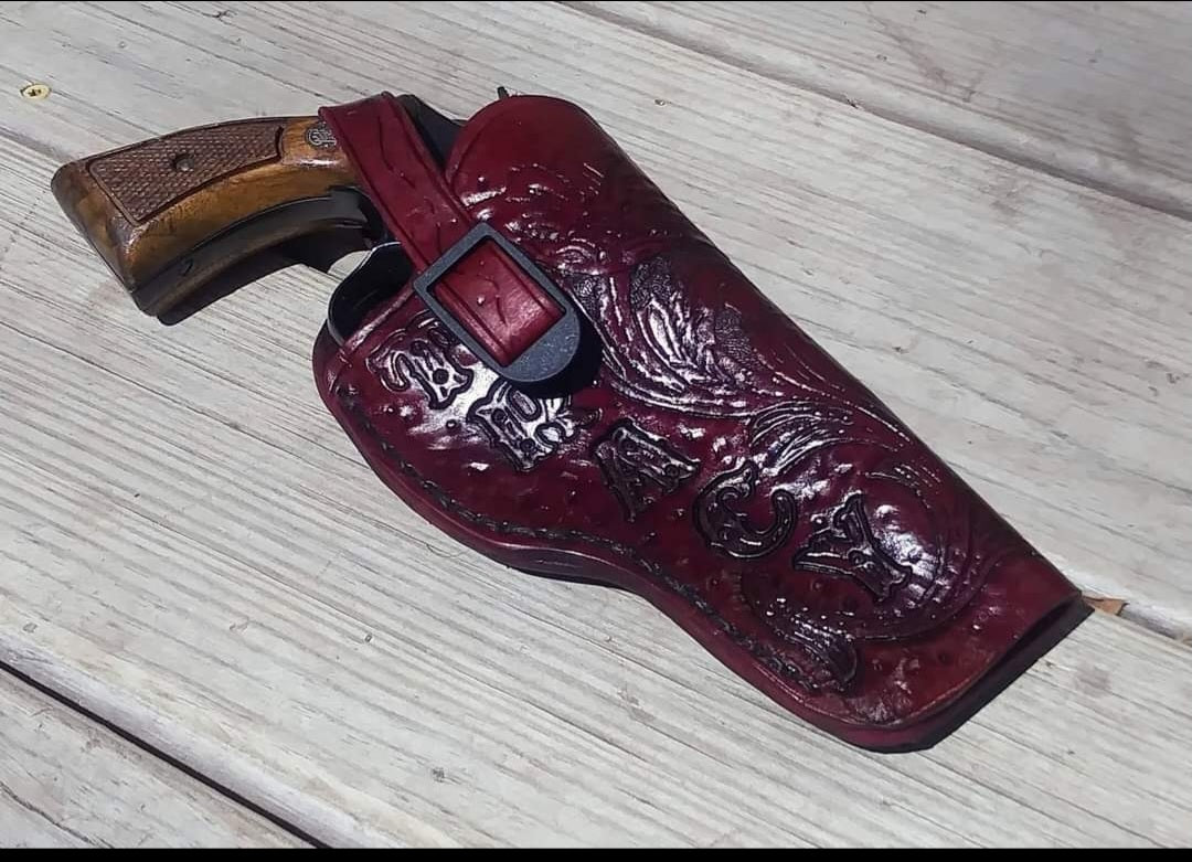 38 Special Pistol Holster Handmade for right handed. Freehand engraved, monogrammed with heavy duty clip mount.